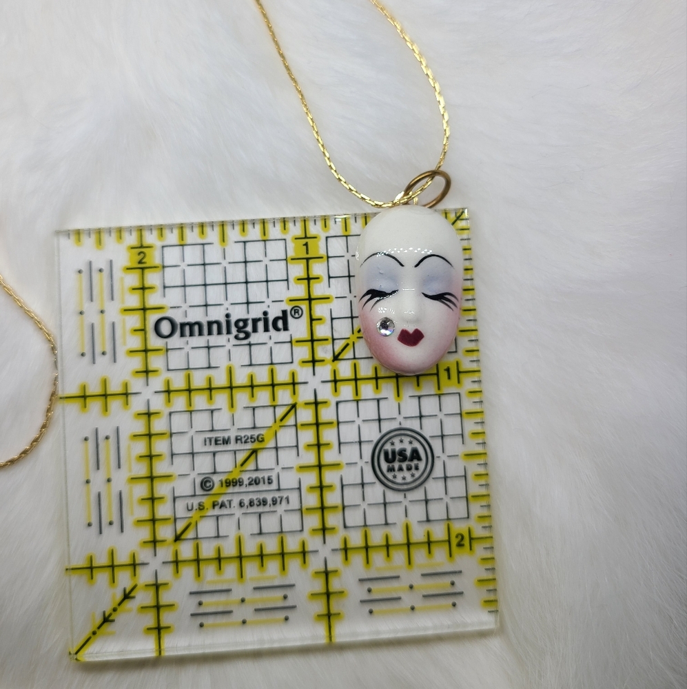 Vintage Fancy Faces New Orleans Hand Painted Porcelain Mask Pendant Necklace - Picture 4 of 6